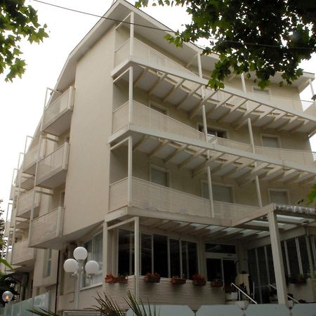 Hotel Arno Rimini Exteriör bild