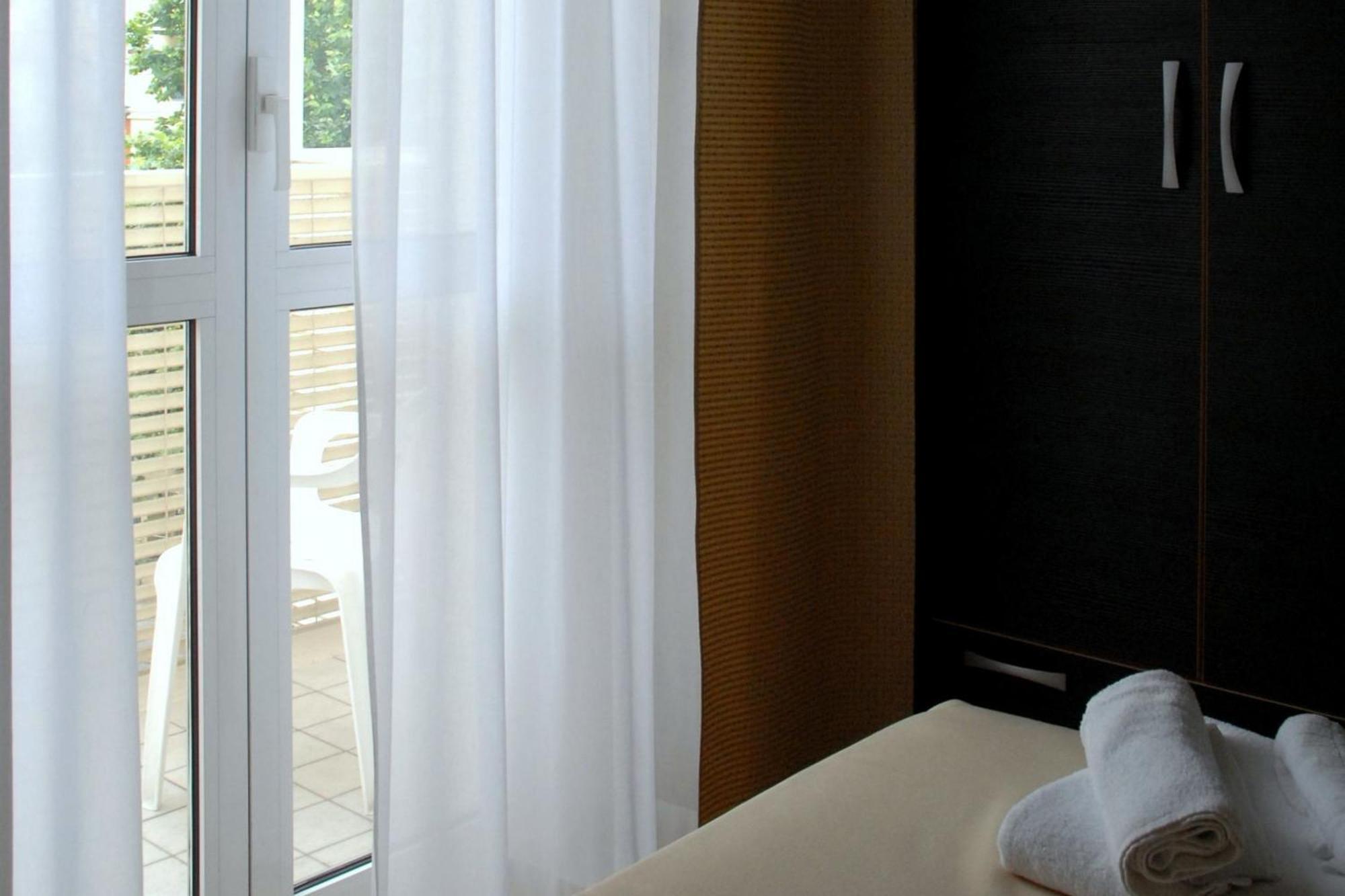 Hotel Arno Rimini Exteriör bild