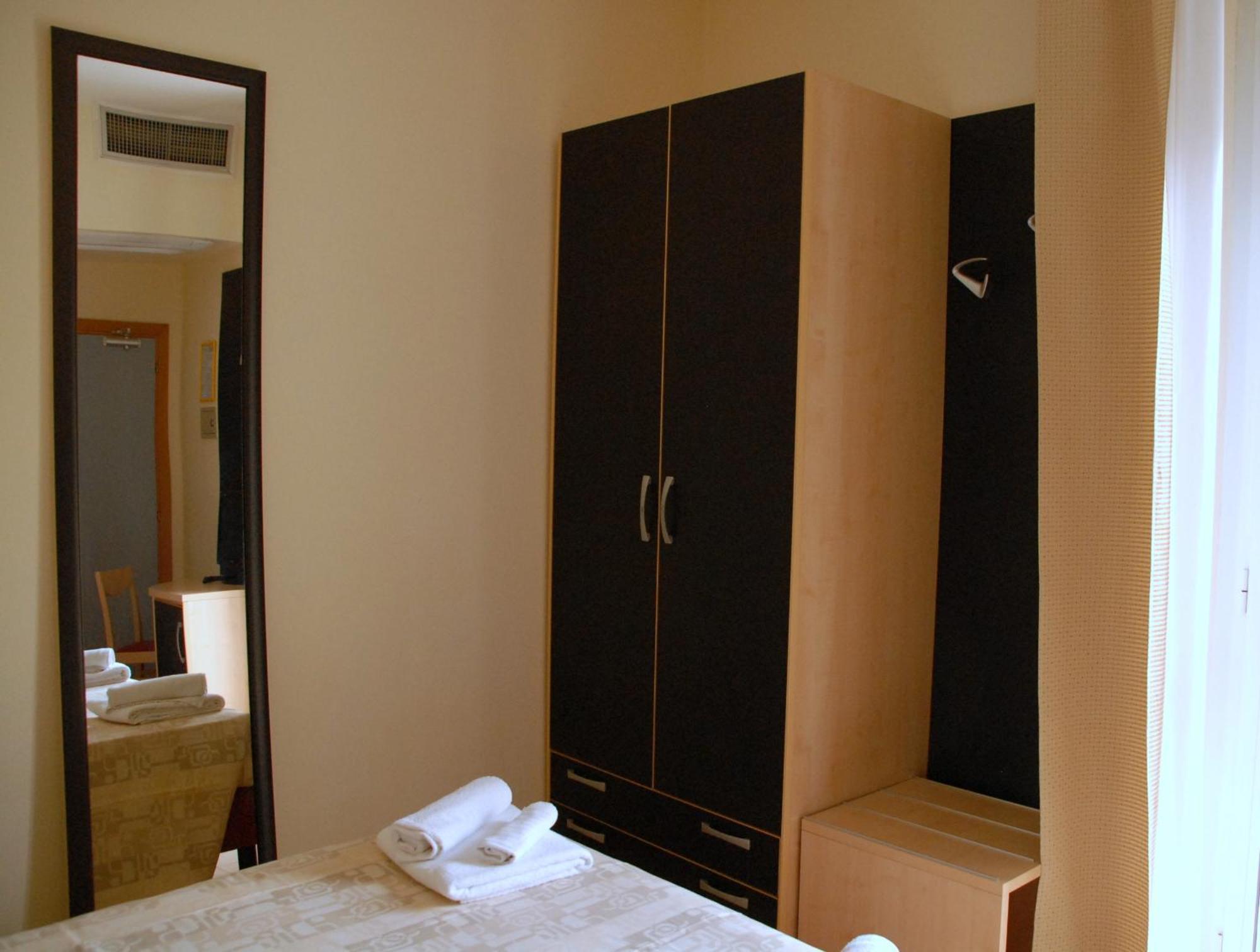 Hotel Arno Rimini Exteriör bild