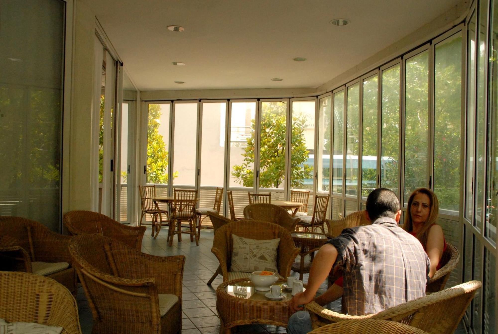 Hotel Arno Rimini Exteriör bild