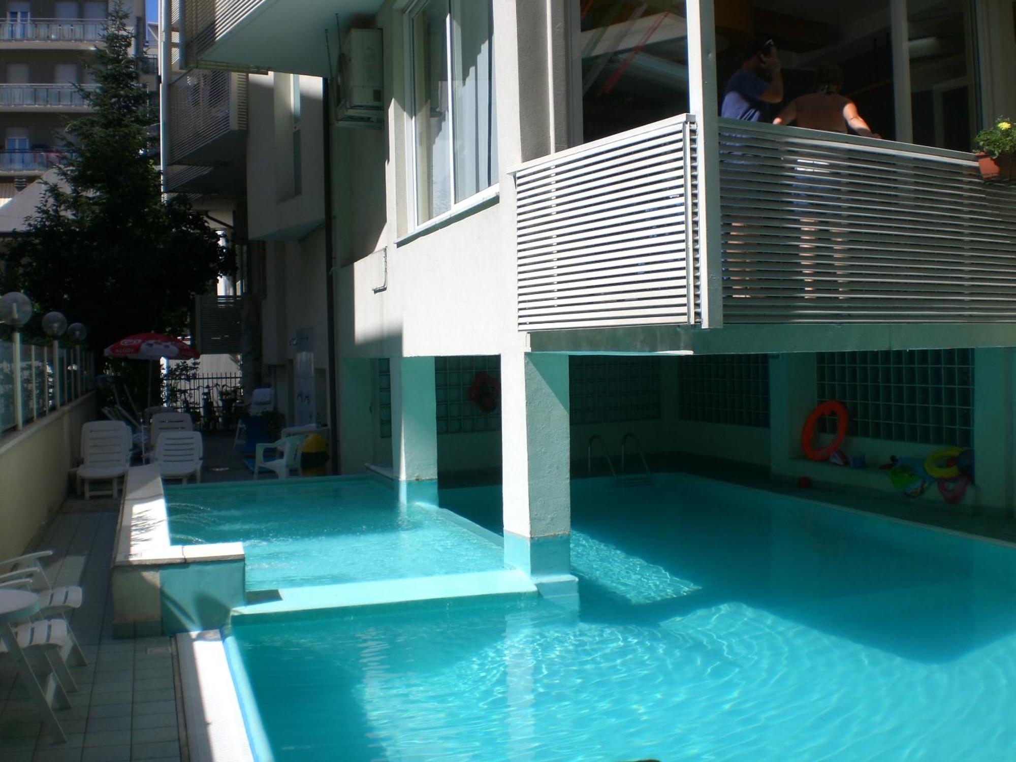 Hotel Arno Rimini Exteriör bild